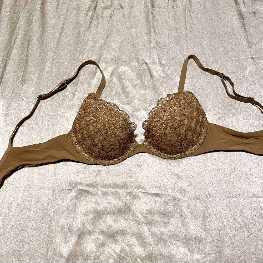 Victoria’s Secret Demi Uplift Bra ✨34A✨